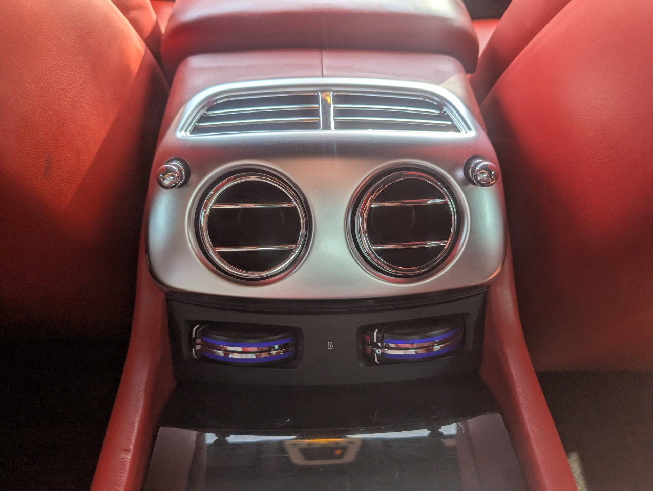 Used 2018 Rolls-Royce Dawn image 37