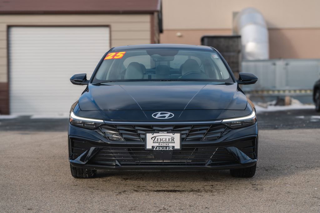 Certified 2025 Hyundai Elantra Limited image 2