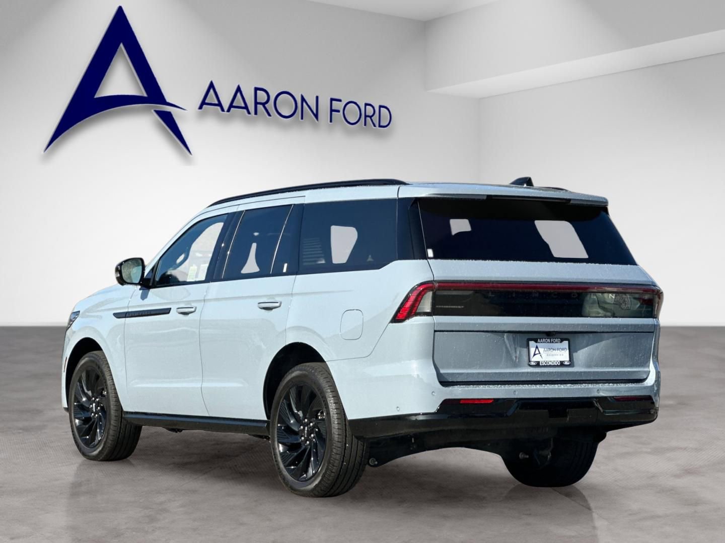 Used 2025 Lincoln Navigator Reserve w/ Jet Appearance Package image 4