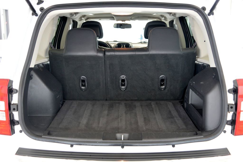 Used 2016 Jeep Patriot High Altitude AWD/4WD image 30