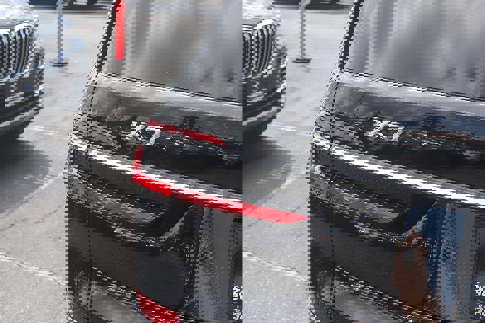 Used 2023 BMW X7 xDrive40i w/ M Sport Package image 7