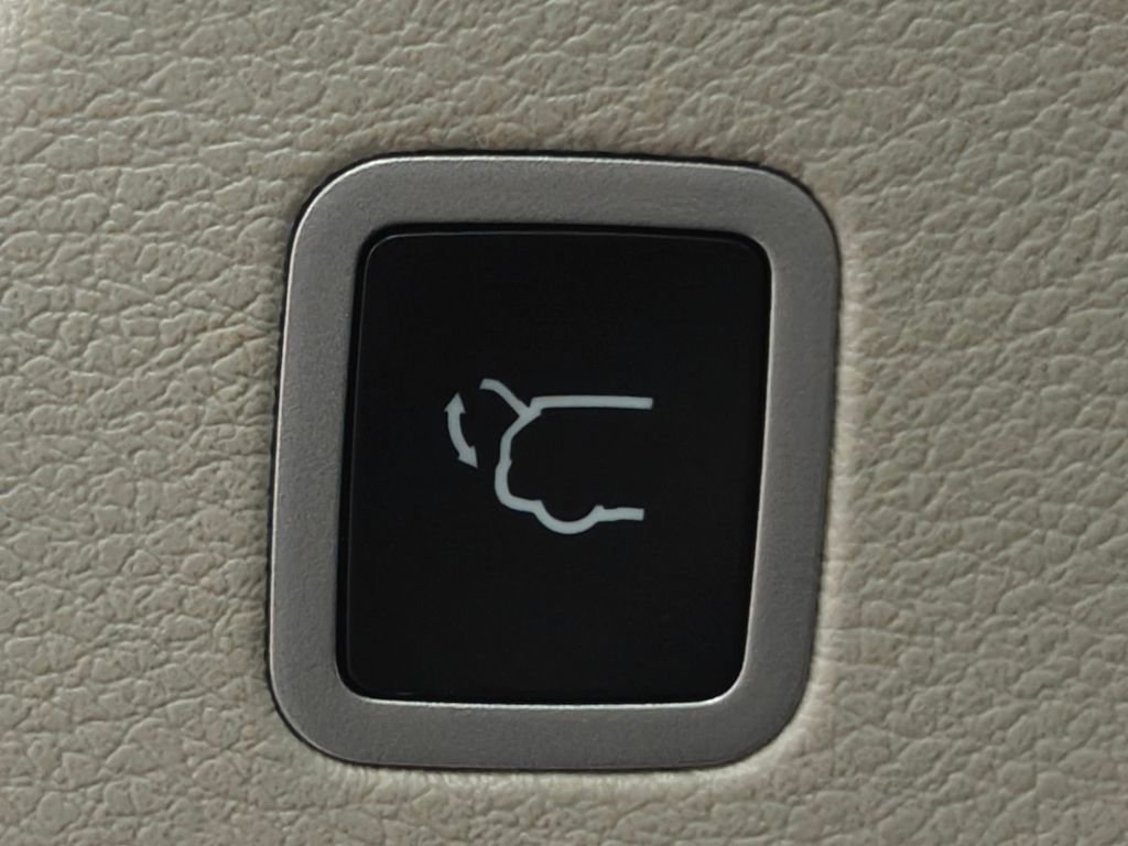 Used 2024 Chrysler Pacifica Touring-L image 33