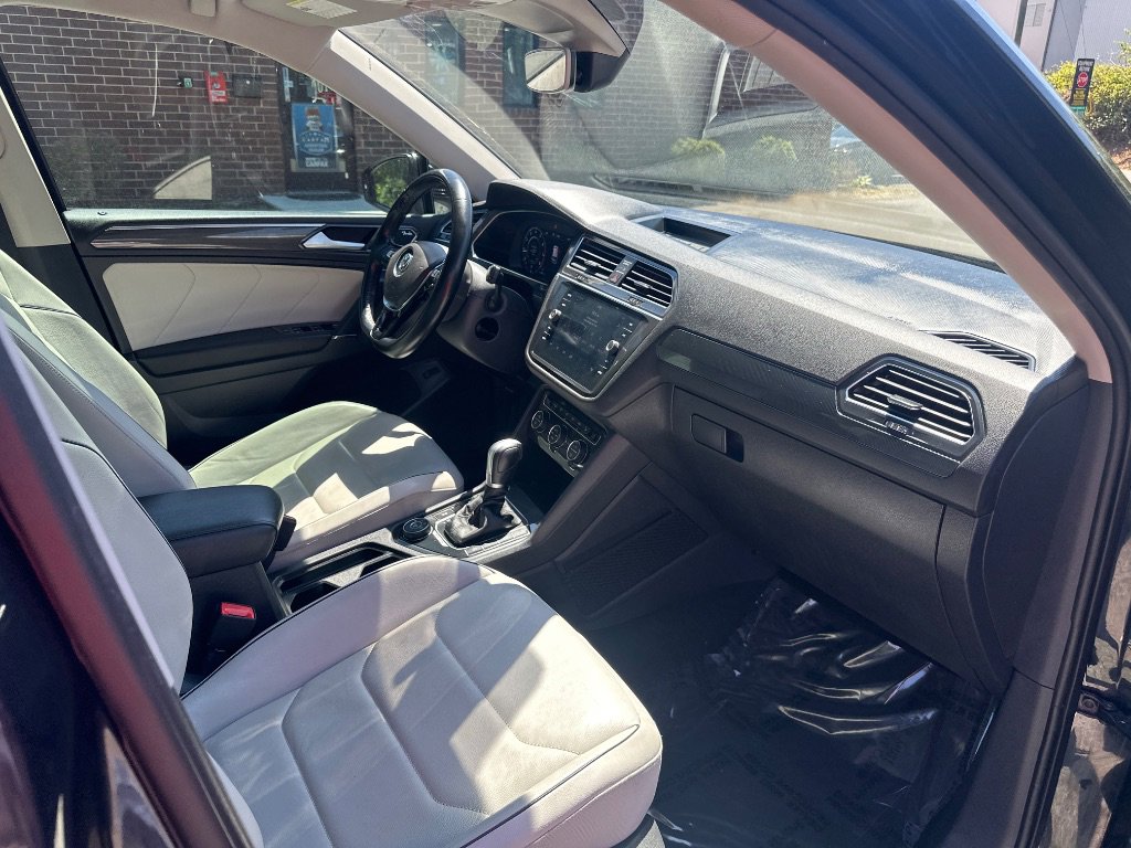Used 2018 Volkswagen Tiguan SEL Premium AWD/4WD image 28