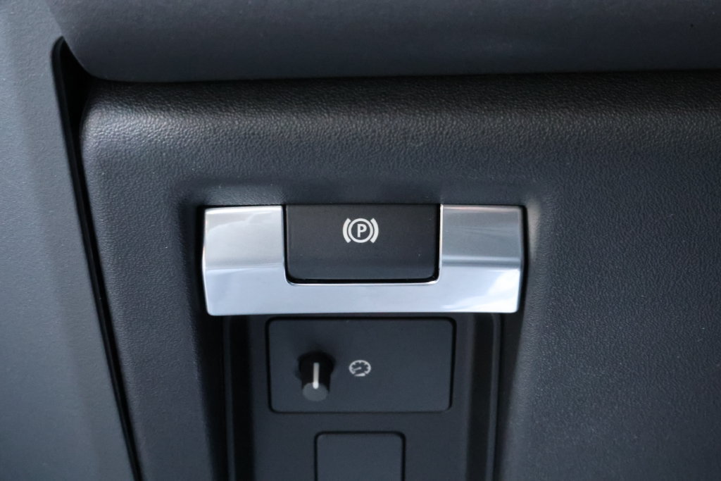 New 2026 Land Rover Defender 110 X-Dynamic SE AWD/4WD image 15