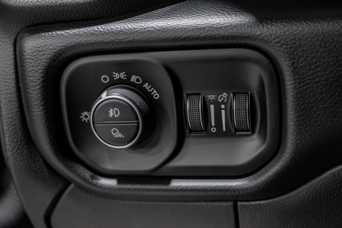 Used 2020 RAM 3500 Laramie w/ Night Edition image 28