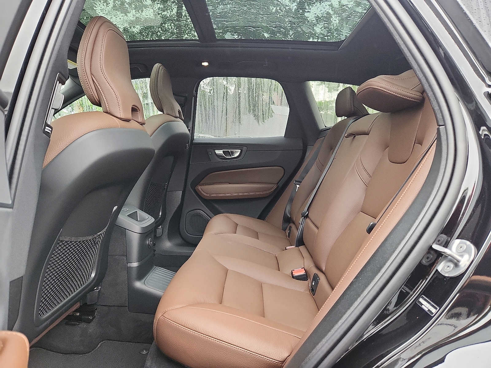 Certified 2025 Volvo XC60 T8 Plus w/ Climate Package AWD/4WD image 10