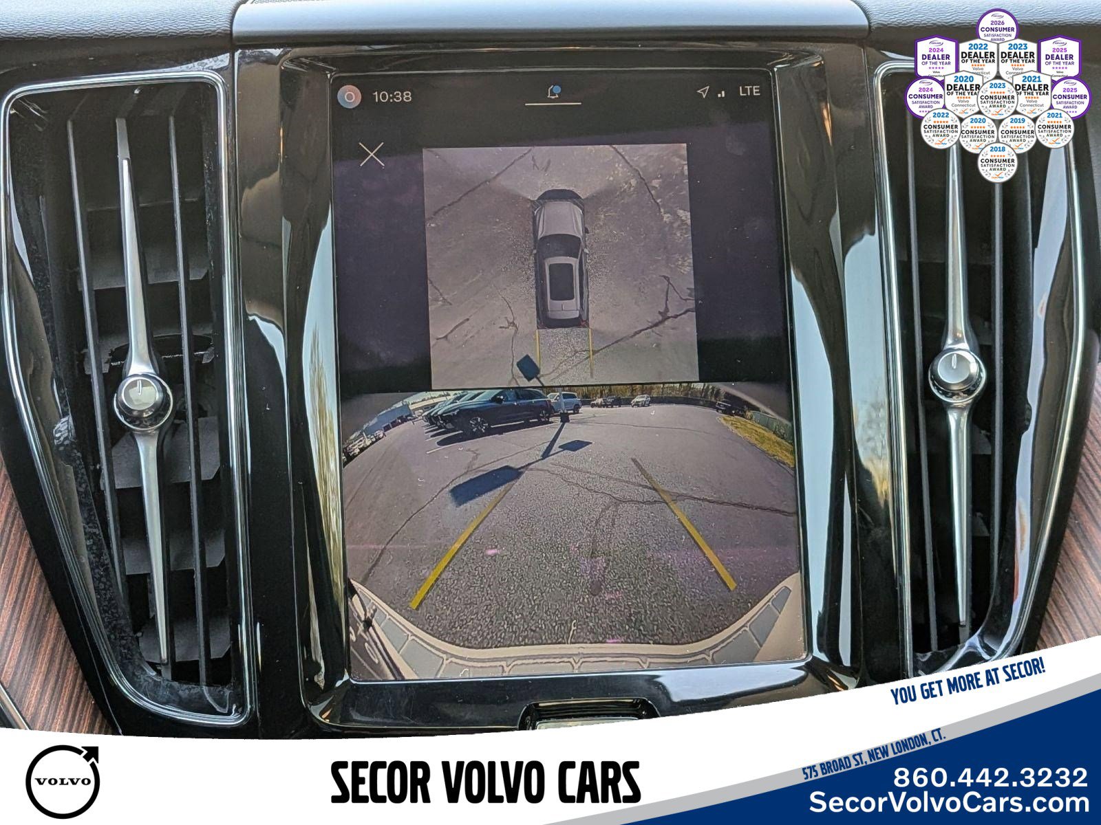 Certified 2024 Volvo XC60 B5 Plus w/ Protection Package Premier AWD/4WD image 25