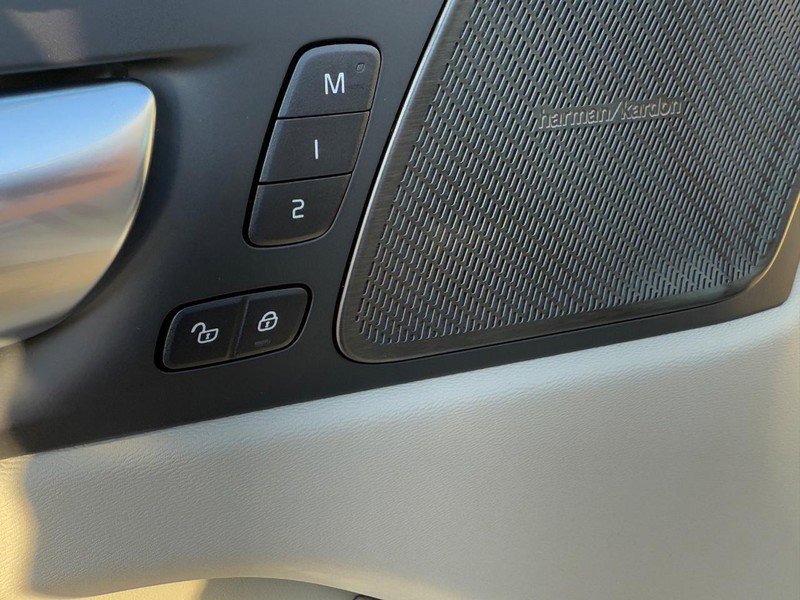 New 2026 Volvo XC60 T8 Ultra w/ Climate Package image 10