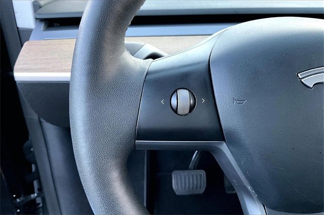 Used 2021 Tesla Model Y Long Range image 11