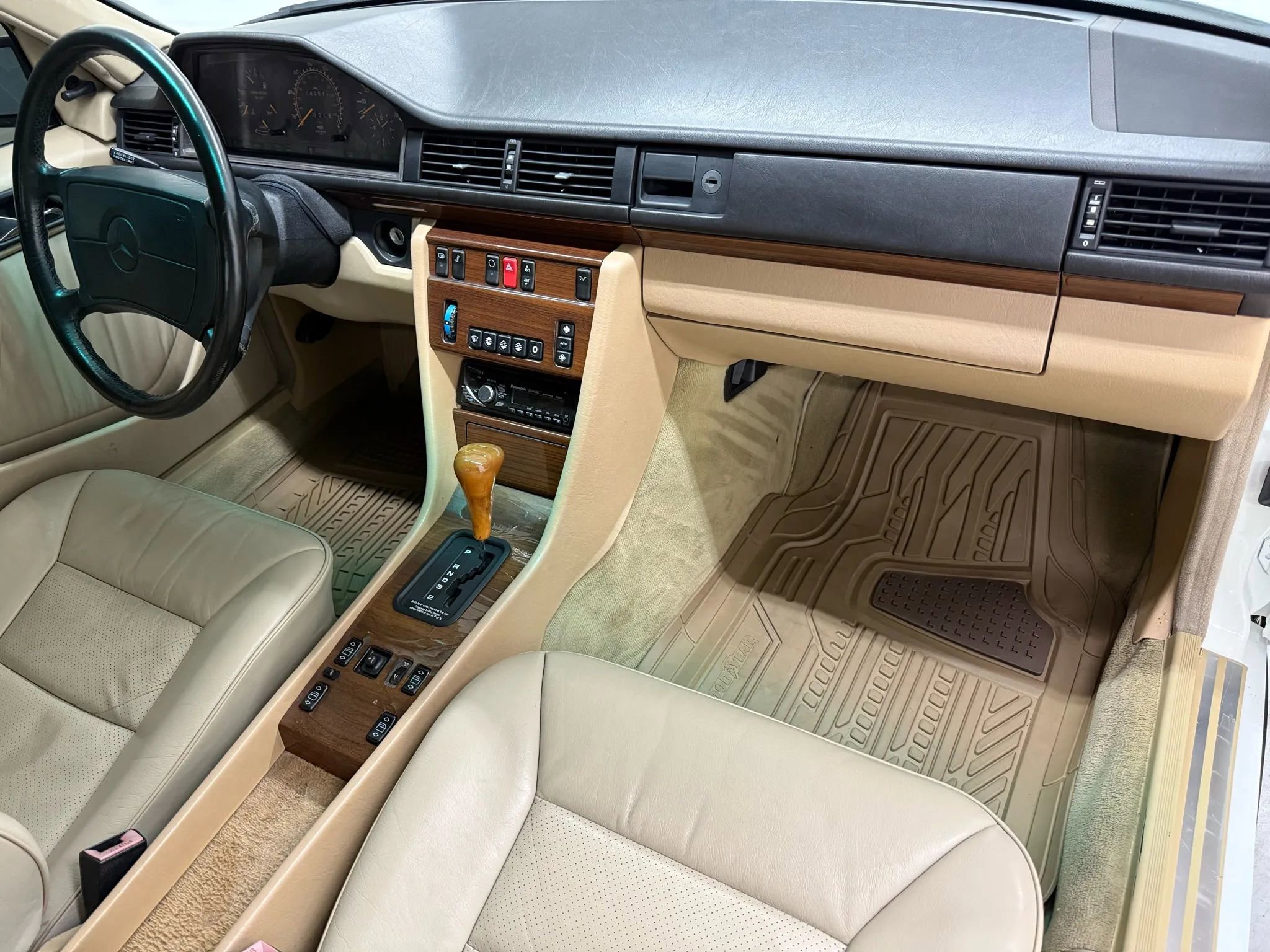 Used 1990 Mercedes-Benz 300 E 3.0 image 16