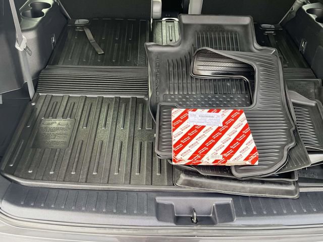 Used 2021 Toyota Highlander XLE image 17