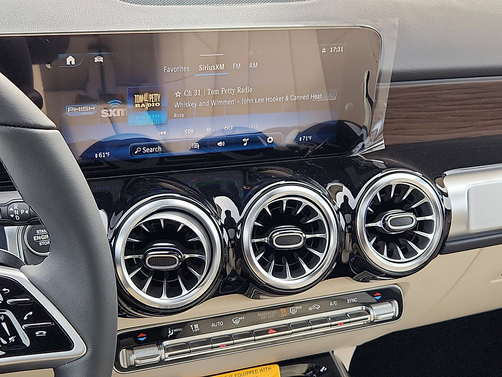 New 2026 Mercedes-Benz GLB 250 4MATIC image 10