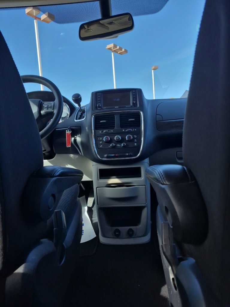 Used 2020 Dodge Grand Caravan SE w/ UConnect Hands-Free Group image 50