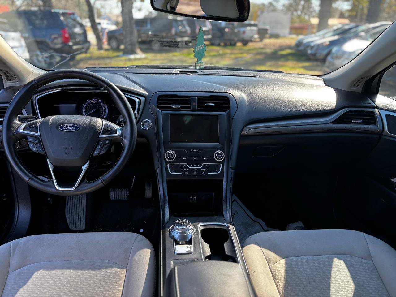 Used 2019 Ford Fusion SE w/ Equipment Group 151A FWD image 8