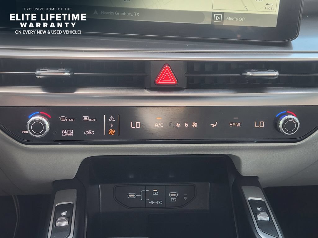 Certified 2025 Kia Sorento EX w/ Panoramic Sunroof Package FWD image 16