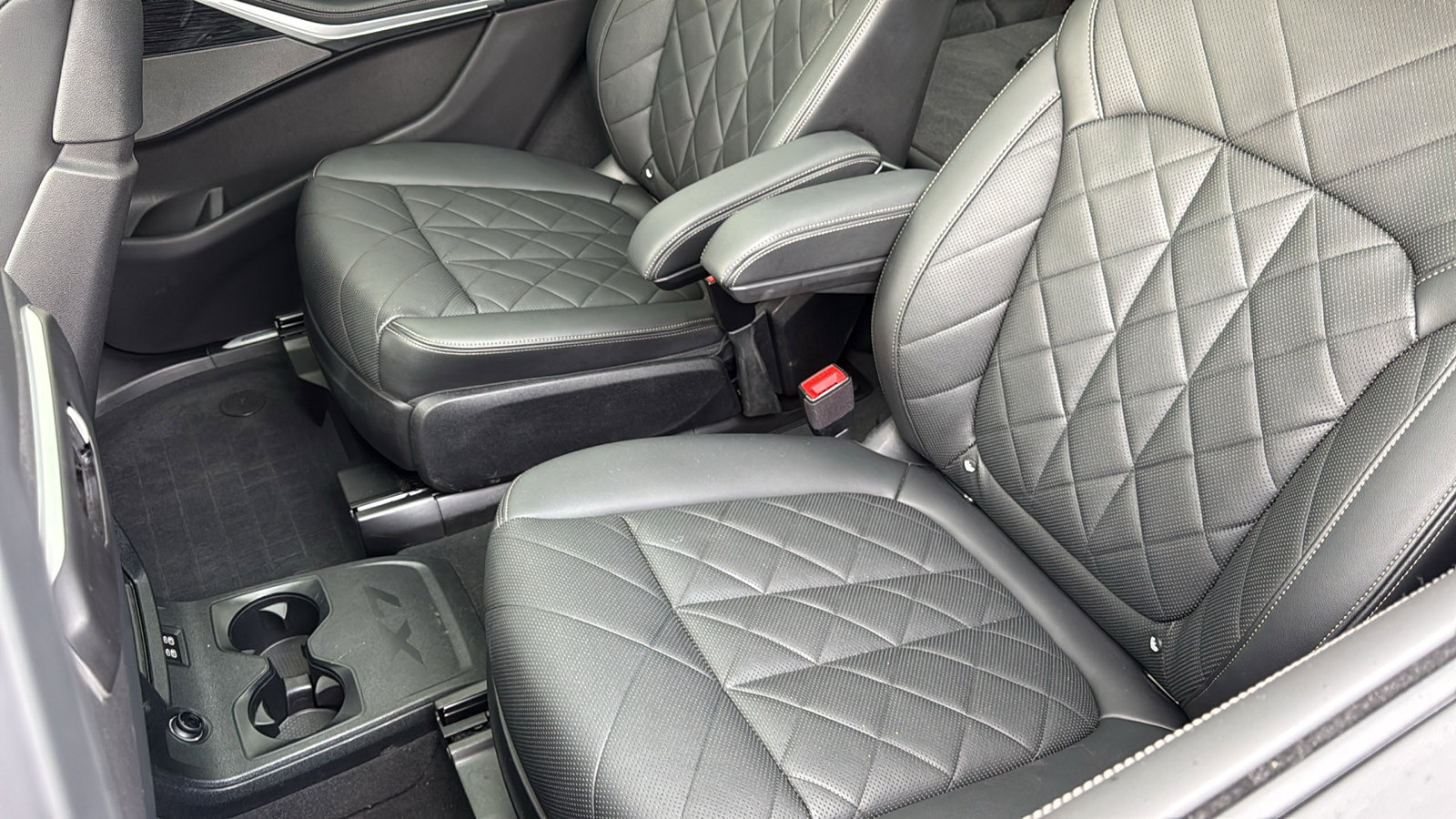 Used 2023 BMW X7 xDrive40i w/ Executive Package image 30