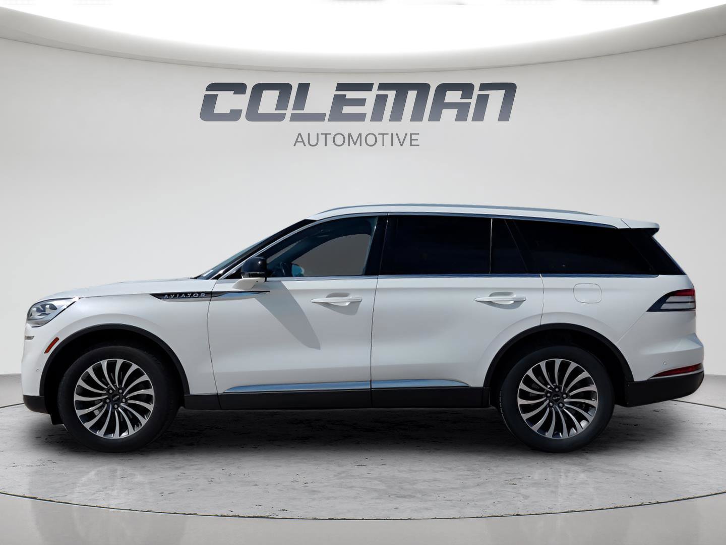 Used 2022 Lincoln Aviator Reserve w/ Equipment Group 201A AWD/4WD image 2