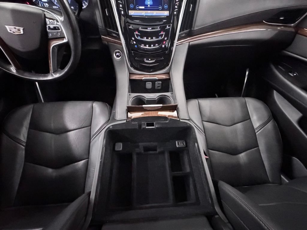Used 2020 Cadillac Escalade Luxury w/ LPO, Radiant Package AWD/4WD image 27