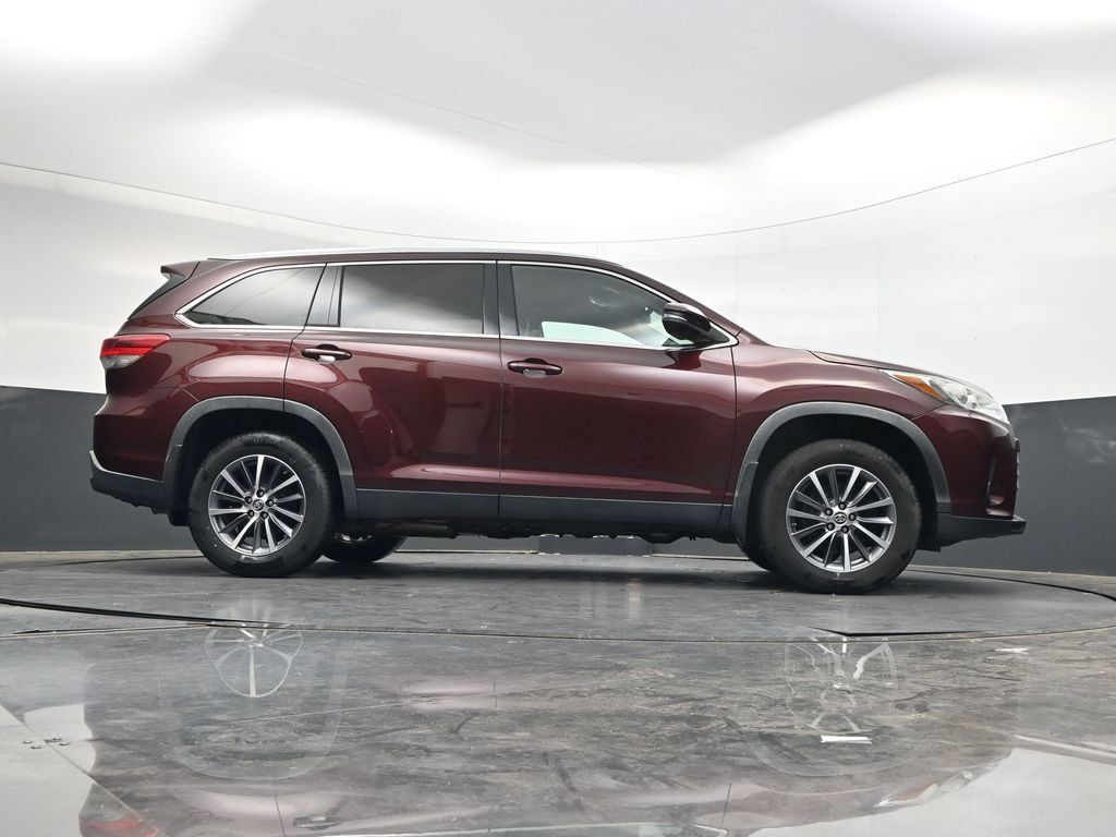 Used 2019 Toyota Highlander XLE AWD/4WD image 41