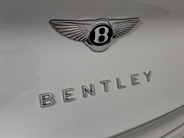 Used 2023 Bentley Bentayga Plug-In Hybrid image 31