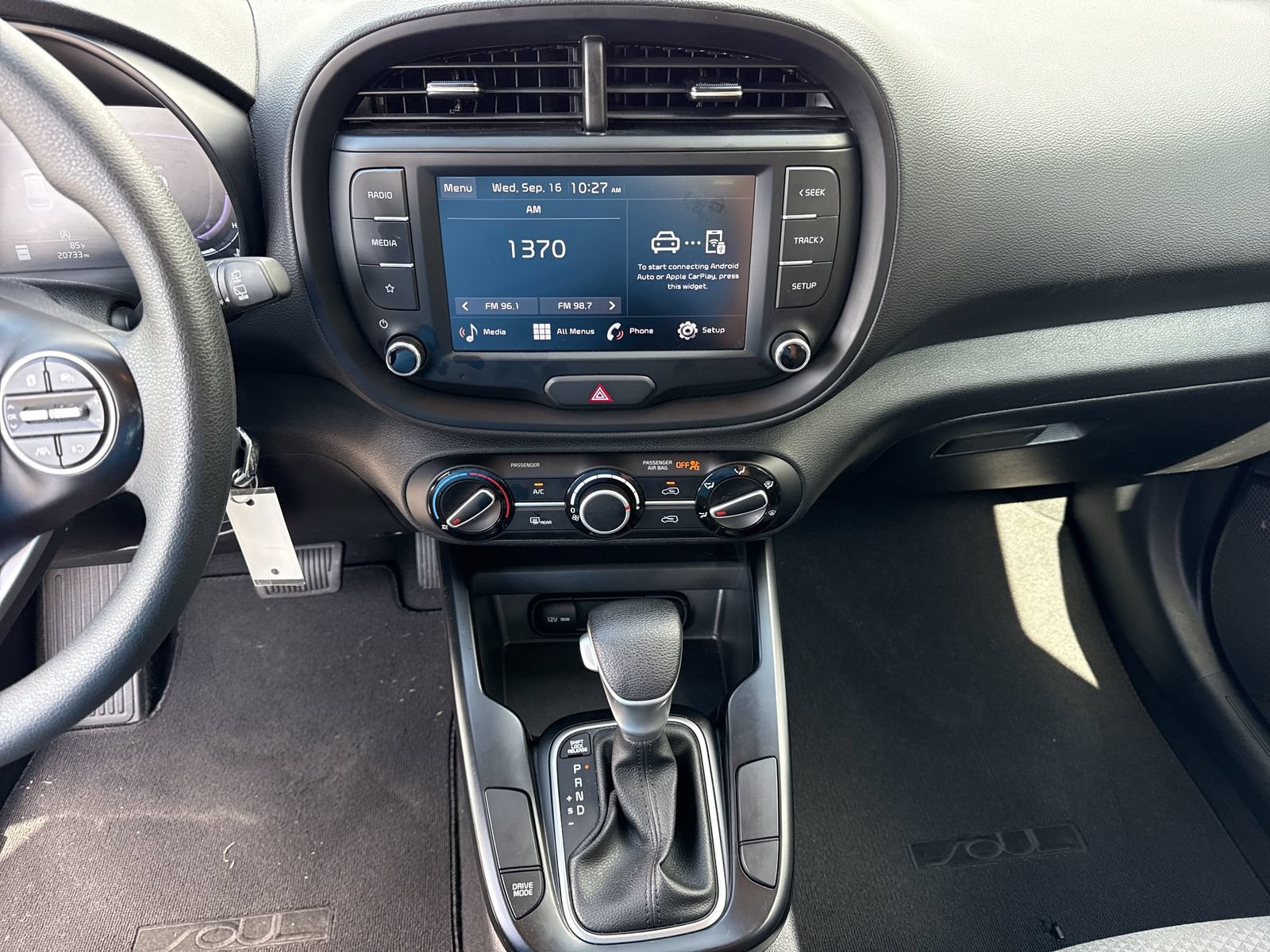 Used 2025 Kia Soul LX w/ LX Technology Package FWD image 25