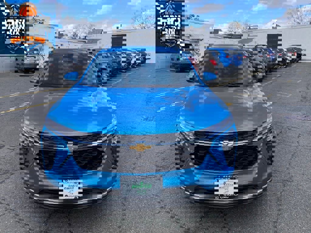 New 2026 Chevrolet Trax LT w/ Sunroof Package image 2