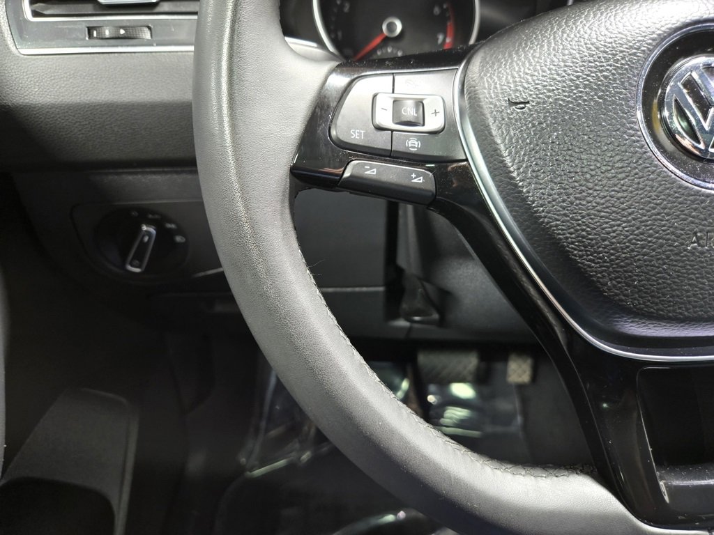 Used 2020 Volkswagen Tiguan SE w/ Panoramic Sunroof Package image 15