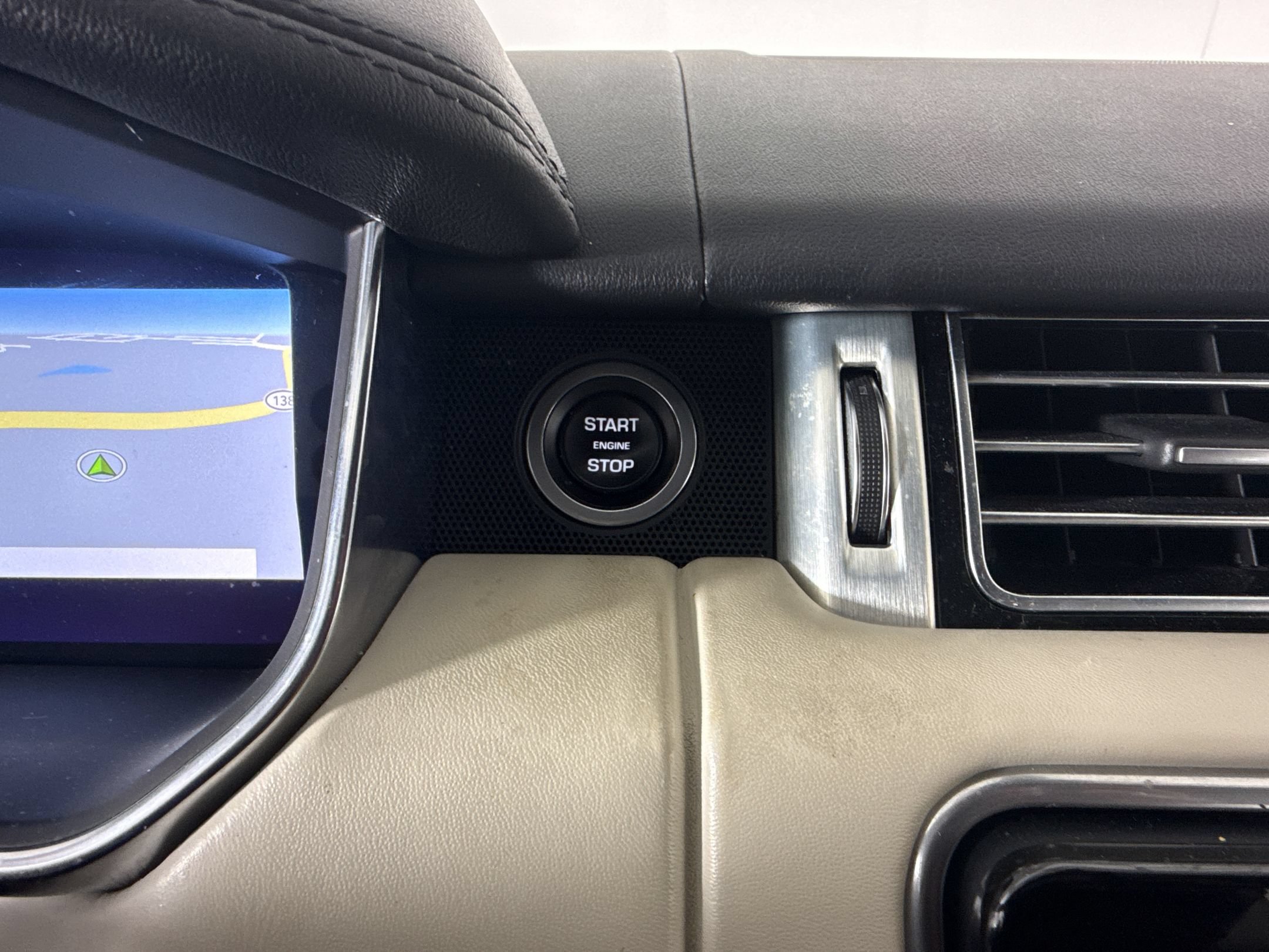 Certified 2019 Land Rover Range Rover HSE AWD/4WD image 23