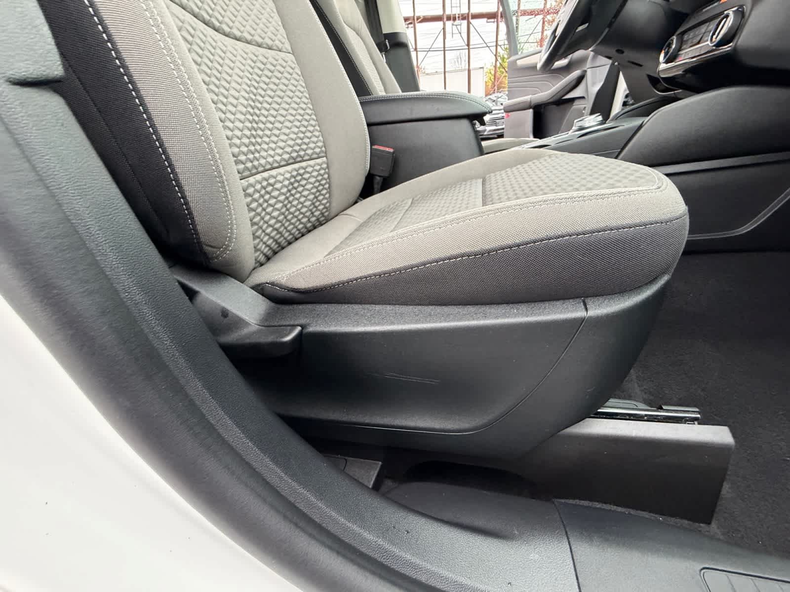 Used 2022 Ford Escape SE w/ Cold Weather Package AWD/4WD image 32