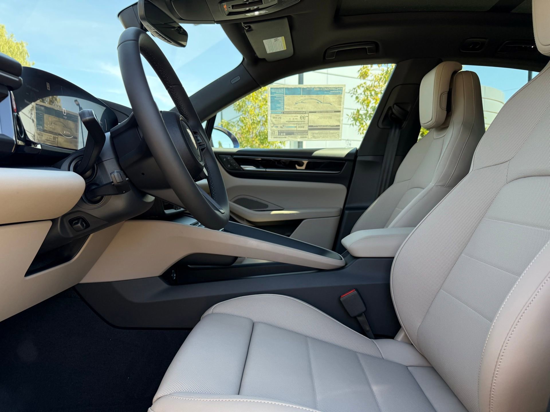 Used 2025 Porsche Macan Electric image 13