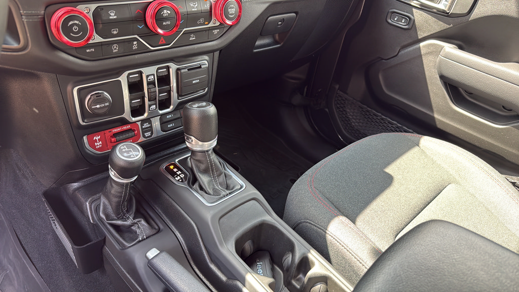Used 2024 Jeep Wrangler Unlimited Rubicon AWD/4WD image 28