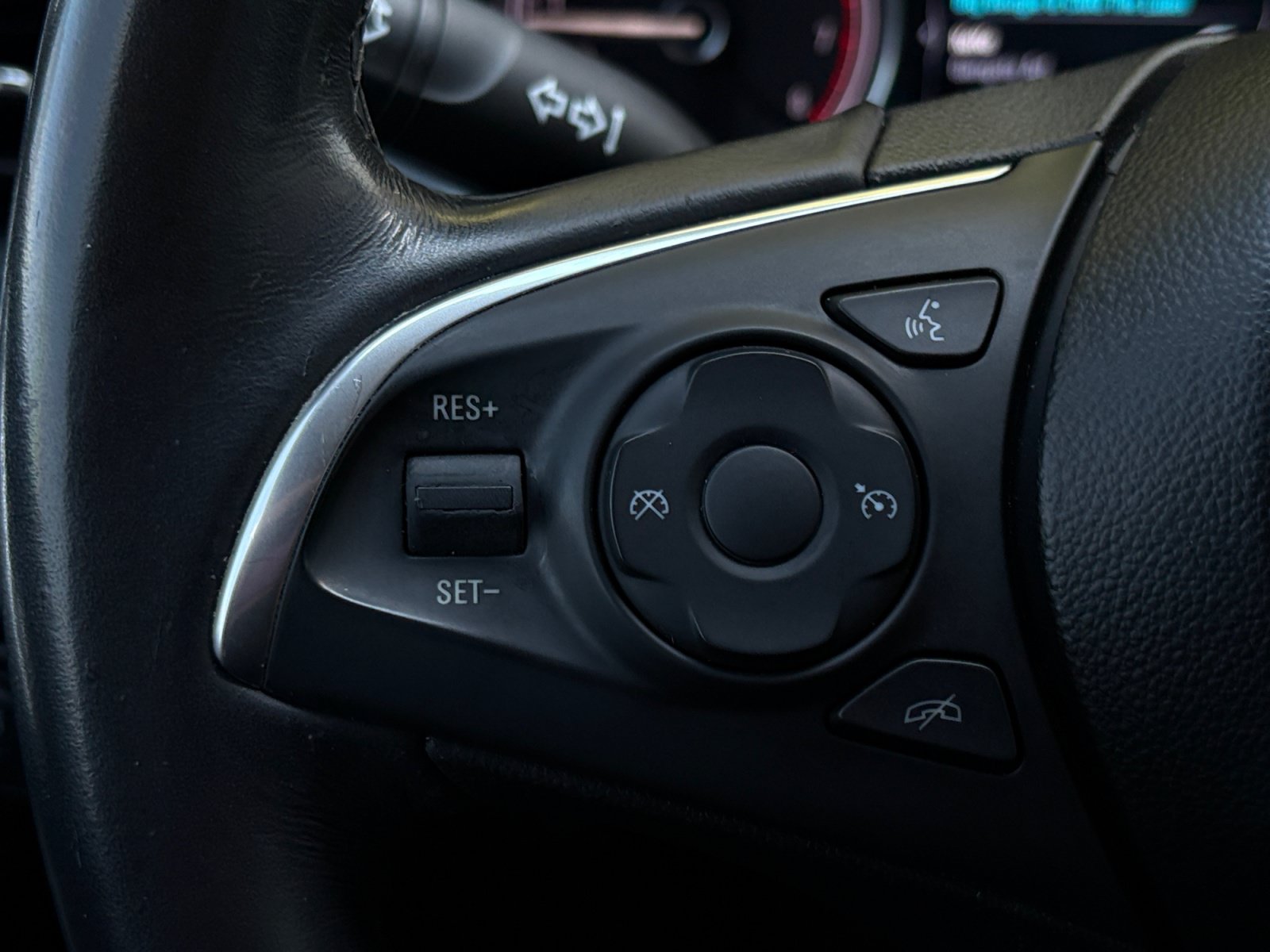 Used 2019 Buick Enclave Essence FWD image 27