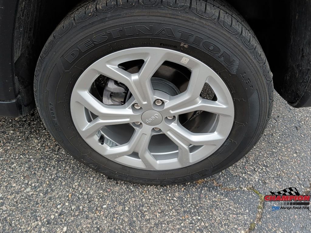Used 2024 Jeep Compass Latitude image 10