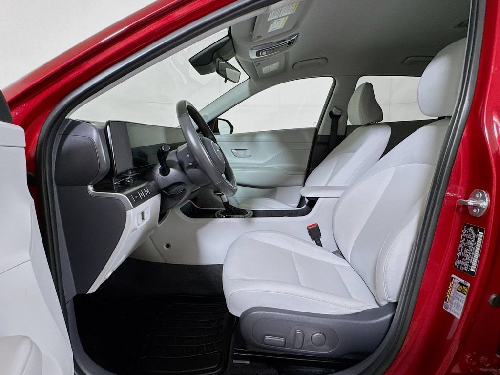 Used 2025 Hyundai Kona SEL FWD image 17