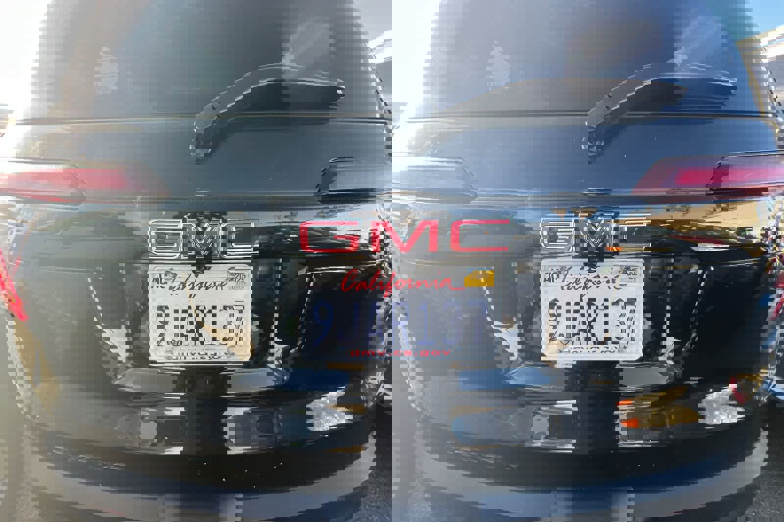 Used 2023 GMC Acadia SLE w/ Elevation Edition image 19