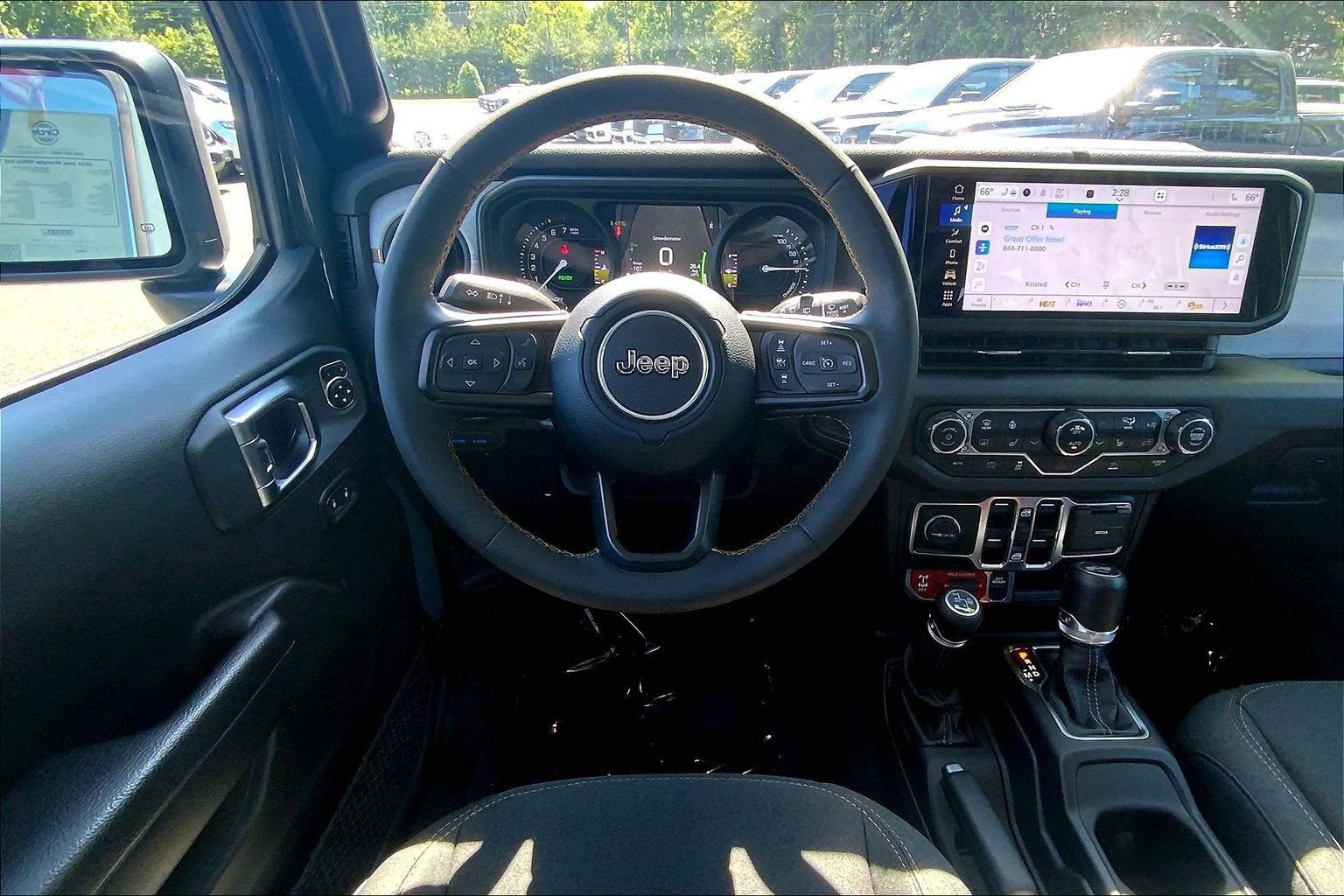 Used 2024 Jeep Wrangler Unlimited AWD/4WD image 5