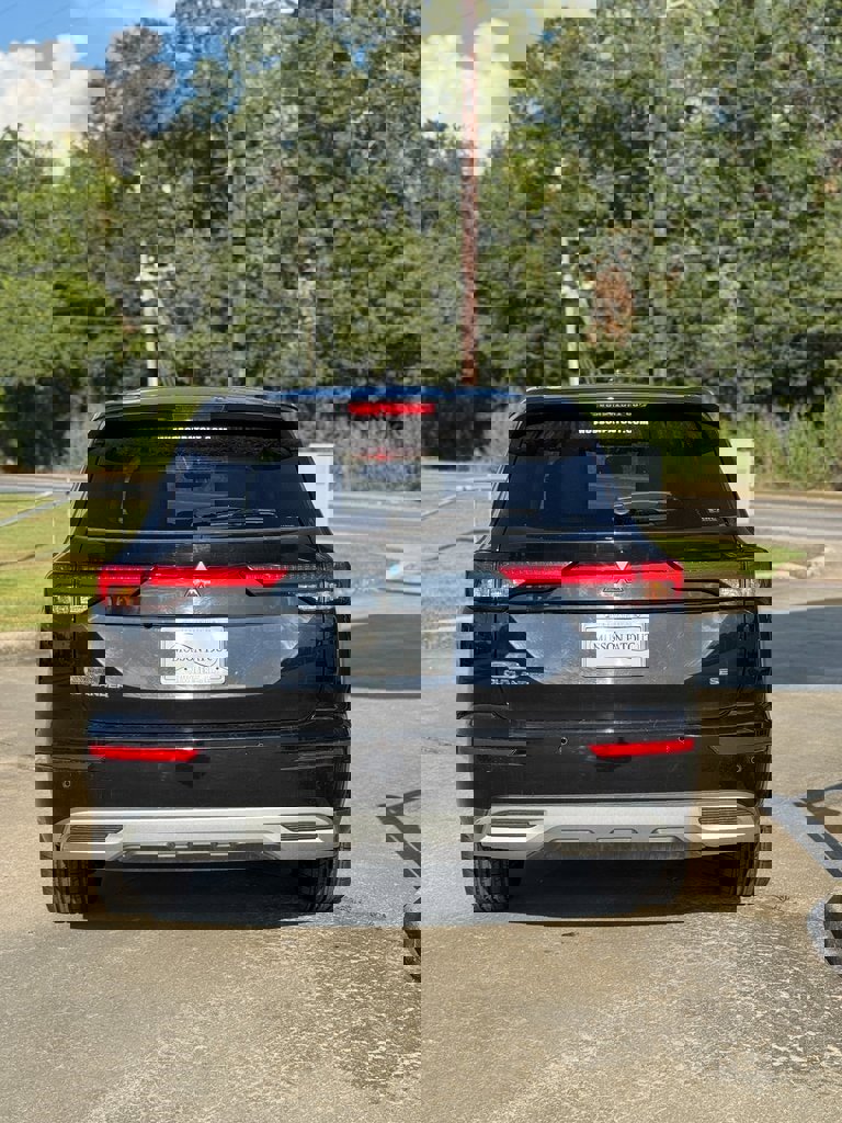 Used 2024 Mitsubishi Outlander SE image 5