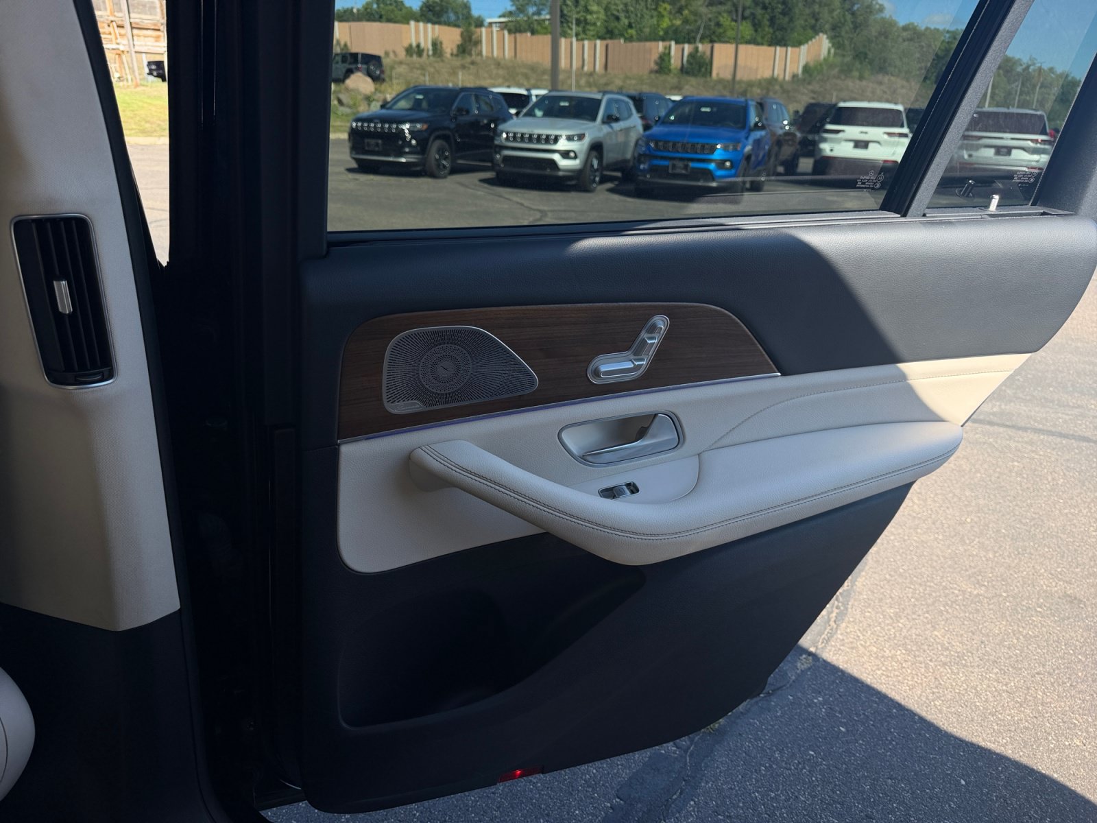 Used 2021 Mercedes-Benz GLS 450 4MATIC image 21