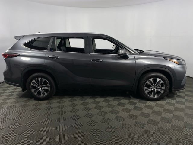 Used 2024 Toyota Highlander XLE FWD image 10