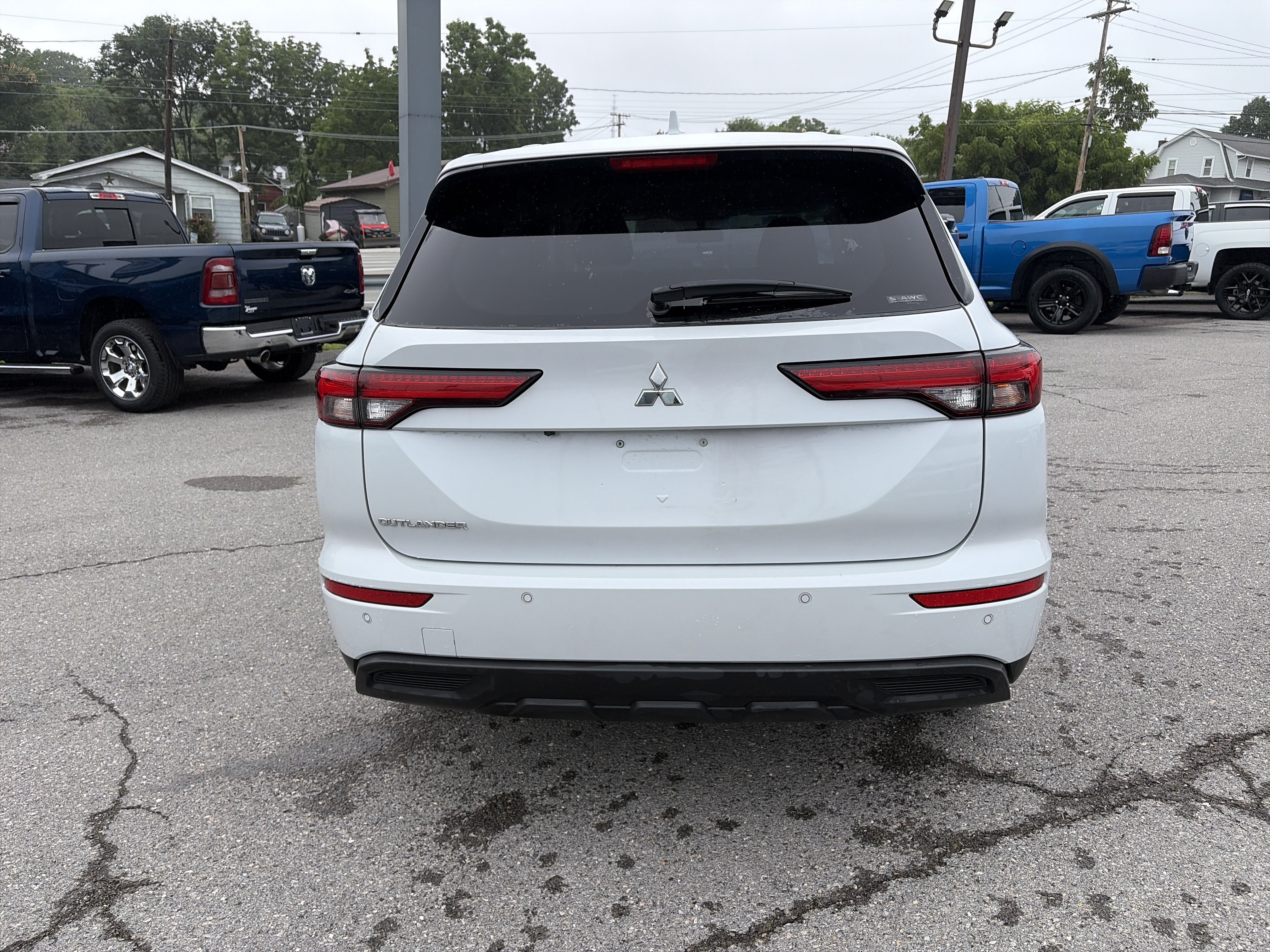 Used 2022 Mitsubishi Outlander ES AWD/4WD image 4