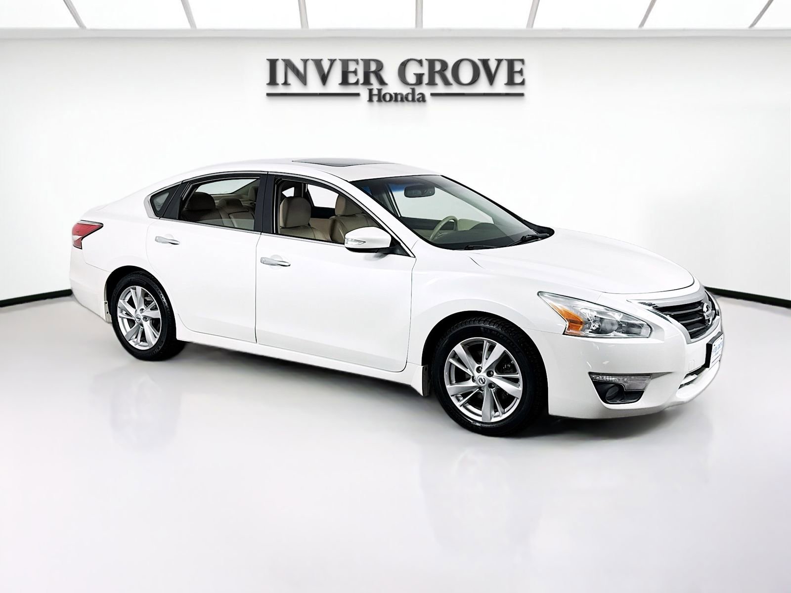 Used 2014 Nissan Altima 2.5 SL w/ Technology Package FWD image 3