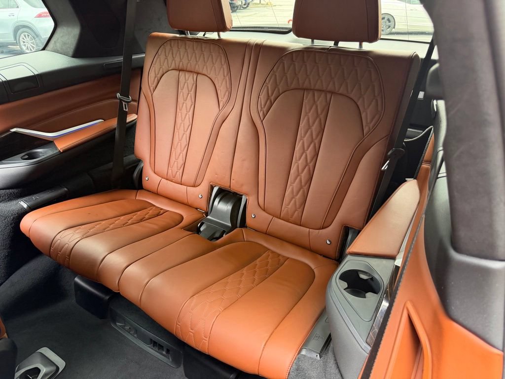Used 2021 BMW X7 xDrive40i w/ M Sport Package AWD/4WD image 32