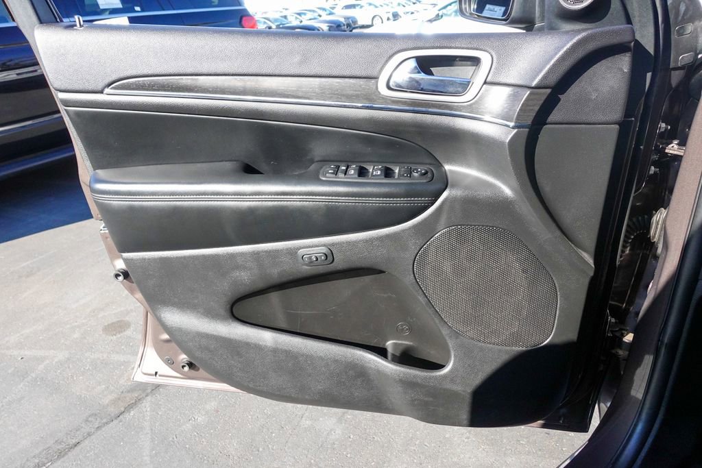 Used 2018 Jeep Grand Cherokee Limited image 23