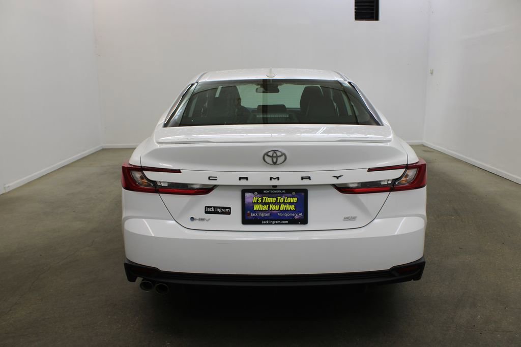 Used 2025 Toyota Camry SE FWD image 4