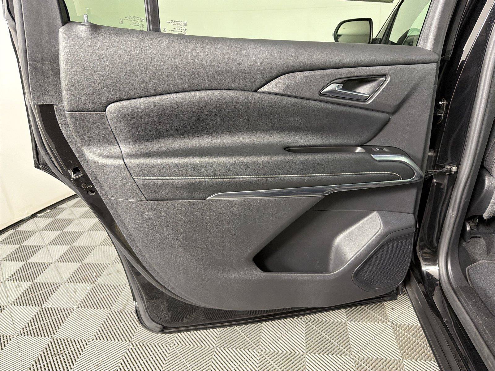 Certified 2024 Chevrolet Traverse LT FWD image 21