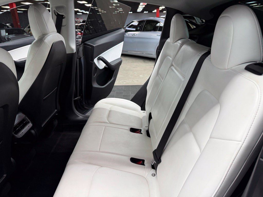 Used 2022 Tesla Model Y Performance AWD/4WD image 36
