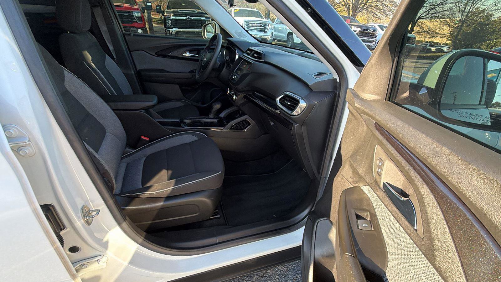 Used 2023 Chevrolet TrailBlazer LT FWD image 15