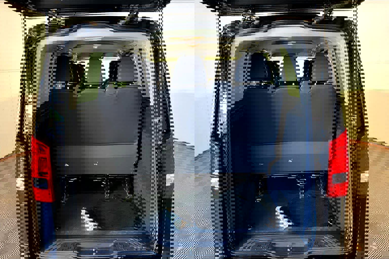 Used 2023 Mercedes-Benz Metris Passenger image 35