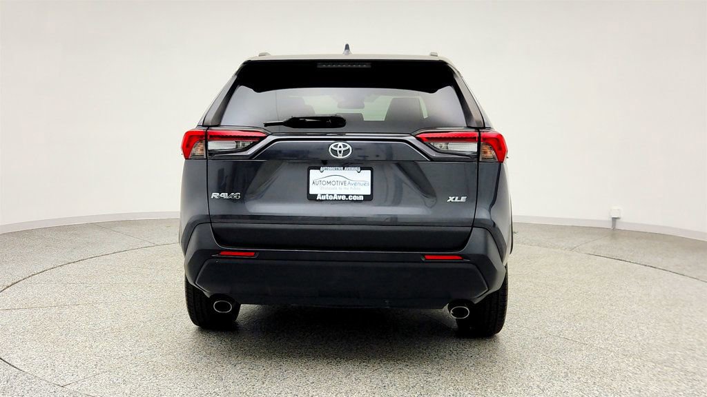Used 2021 Toyota RAV4 XLE Premium image 6