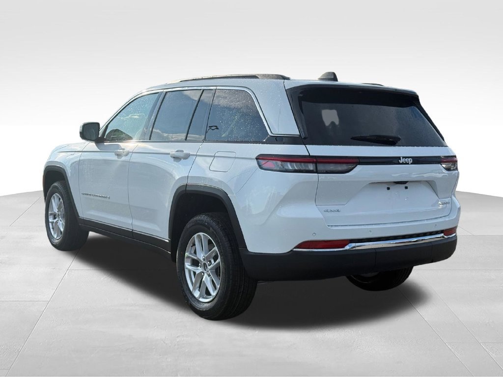 New 2026 Jeep Grand Cherokee Laredo AWD/4WD image 3